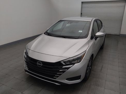 Used 2025 Nissan Versa SV image 15