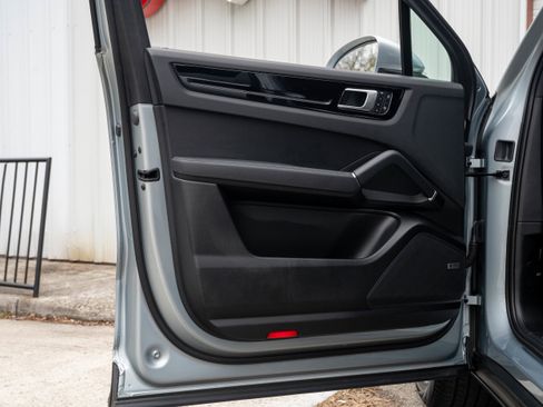 Certified 2022 Porsche Cayenne image 26