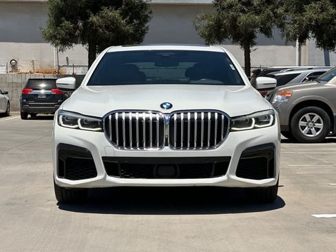 Used 2022 BMW 740i w/ M Sport Package RWD image 11