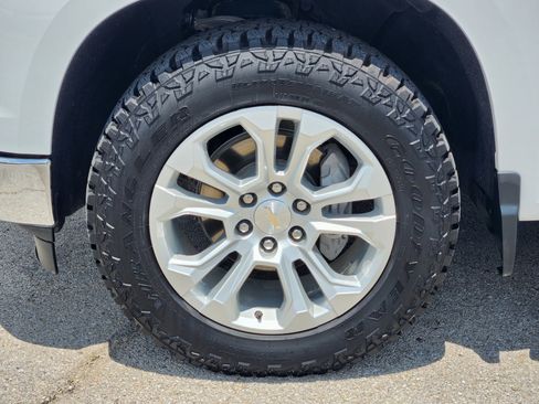 Used 2023 Chevrolet Silverado 1500 LTZ w/ LTZ Convenience Package II AWD/4WD image 10