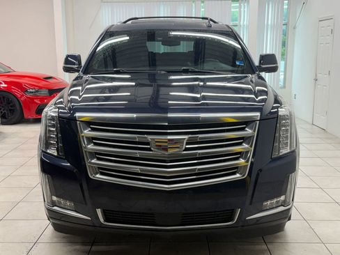 Used 2017 Cadillac Escalade ESV Platinum AWD/4WD image 2