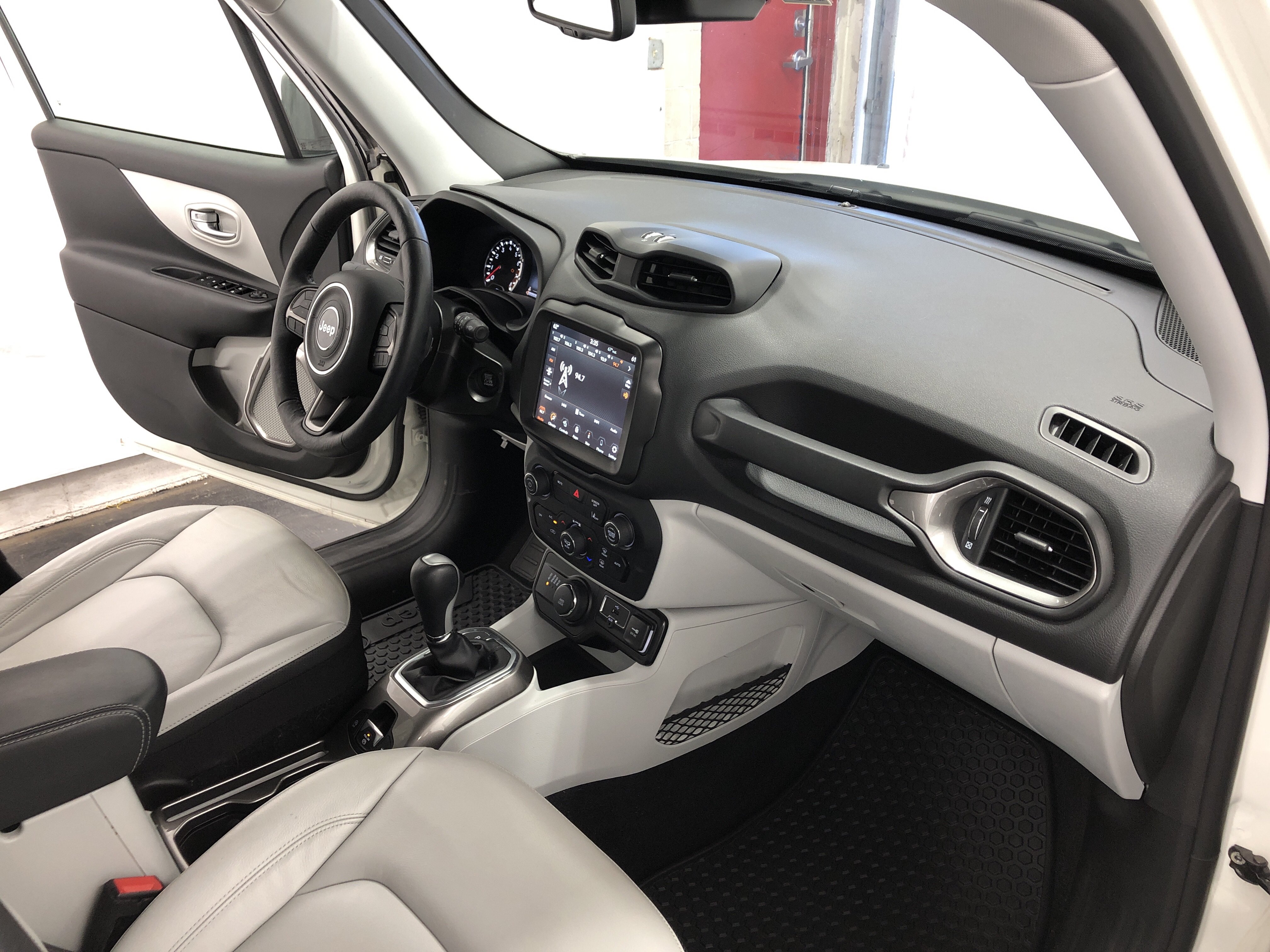 Used 2022 Jeep Renegade Limited AWD/4WD image 17