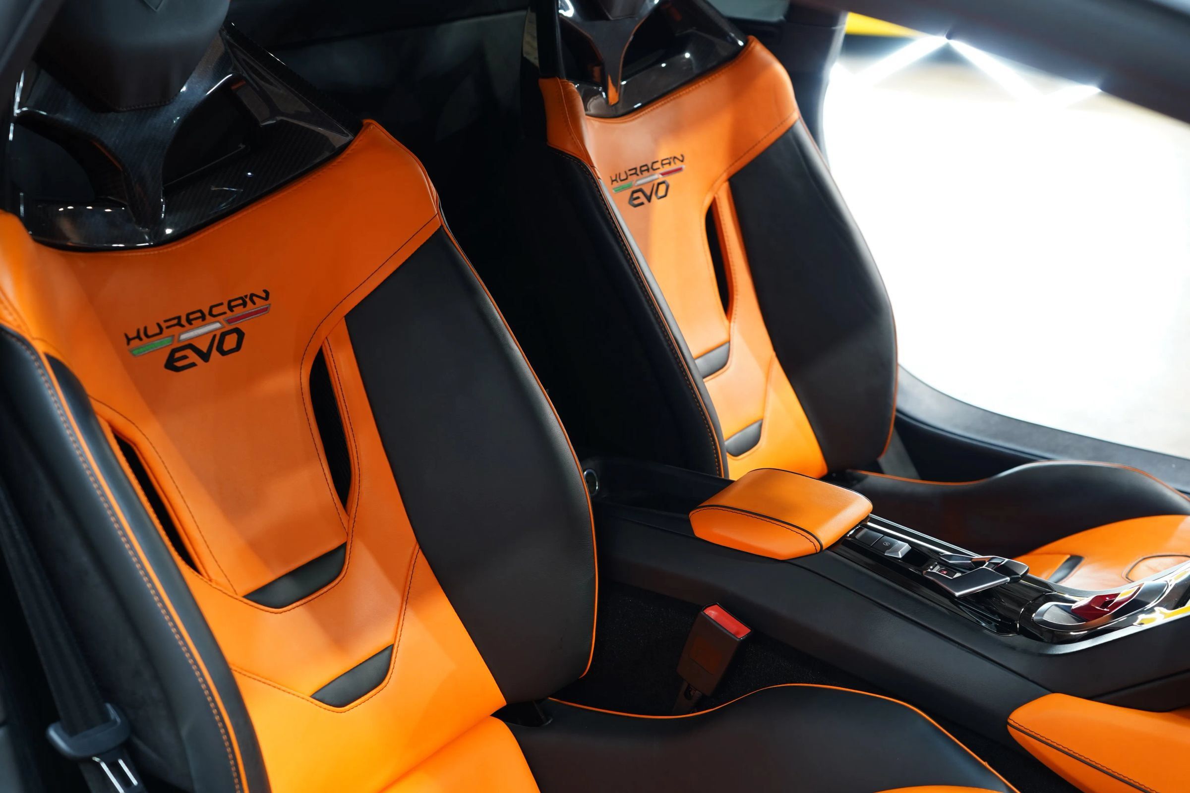 Used 2020 Lamborghini Huracan EVO RWD image 57