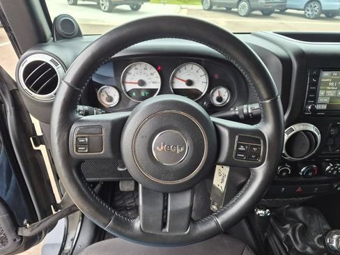 Used 2014 Jeep Wrangler Unlimited Sahara AWD/4WD image 18