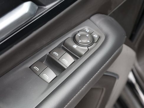 Used 2025 Chevrolet Suburban LS RWD image 11