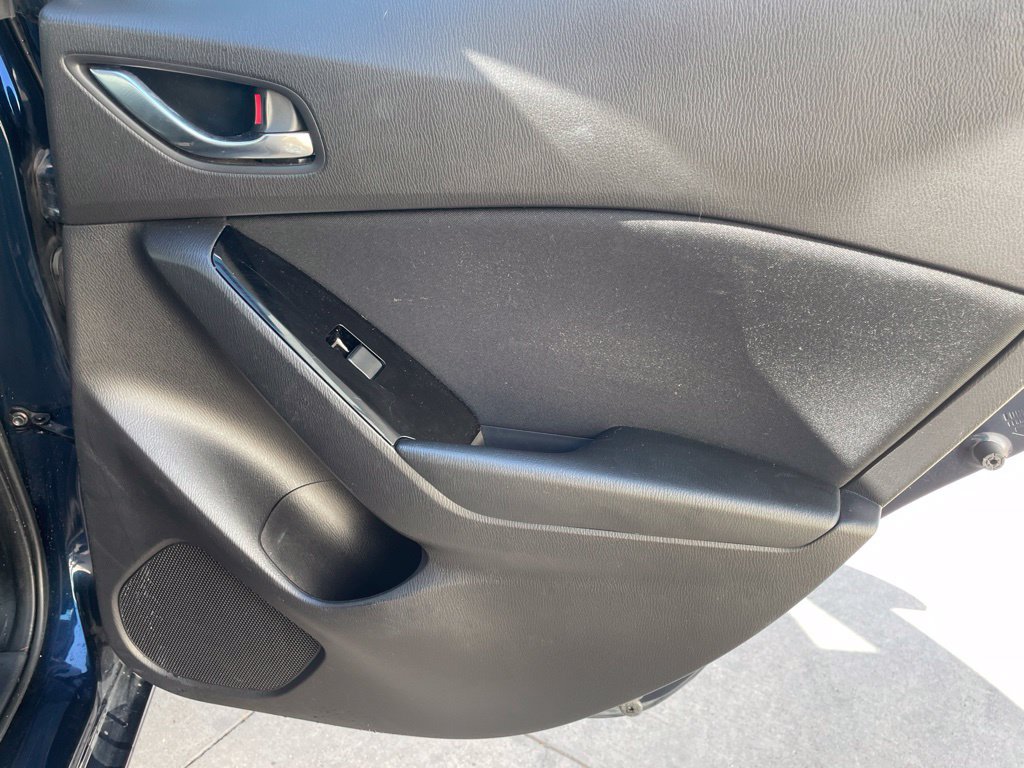 Used 2018 MAZDA MAZDA3 Sport w/ Preferred Equipment Package FWD image 23