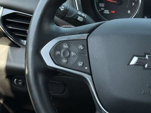 Used 2023 Chevrolet Traverse RS FWD image 14
