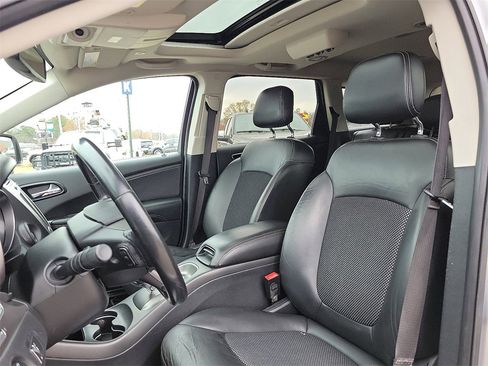 Used 2020 Dodge Journey Crossroad image 12