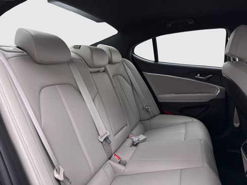 Used 2023 Genesis G70 2.0T RWD image 46