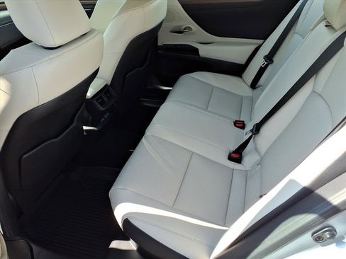 Used 2025 Lexus ES 300h w/ Premium Package image 8