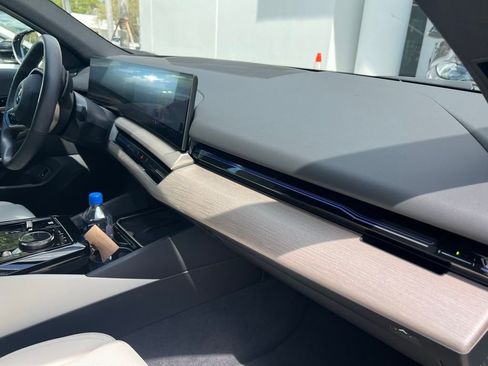 Certified 2024 BMW 530i w/ Premium Package image 21