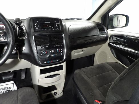 Used 2013 Dodge Grand Caravan SXT image 16