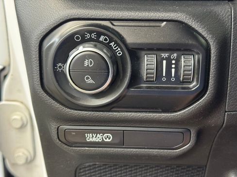 Used 2020 Jeep Gladiator Overland AWD/4WD image 29