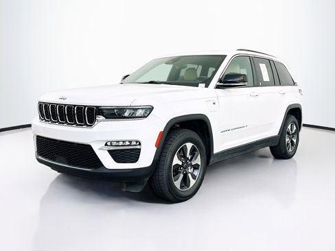 Used 2024 Jeep Grand Cherokee Limited 4xe AWD/4WD image 3