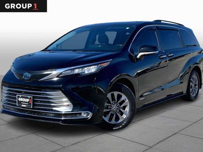 Used 2021 Toyota Sienna XLE