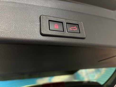 Used 2024 Subaru Ascent Premium w/ Convenience Package image 63