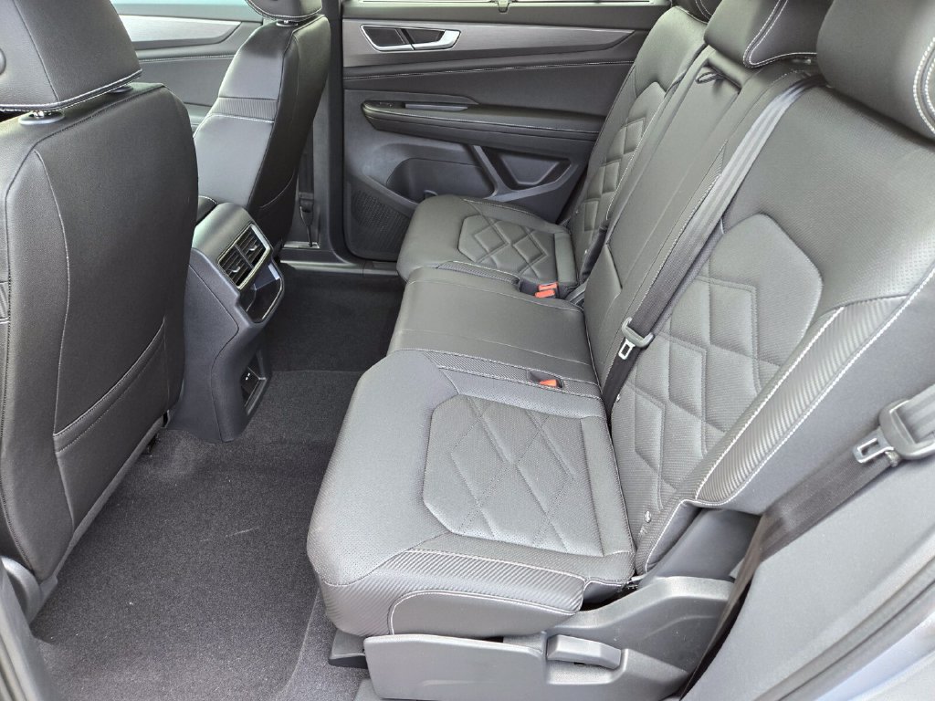 New 2025 Volkswagen Atlas Cross Sport SE AWD/4WD image 7