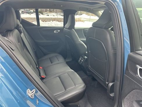 Used 2025 Volvo XC40 B5 Plus AWD/4WD image 13