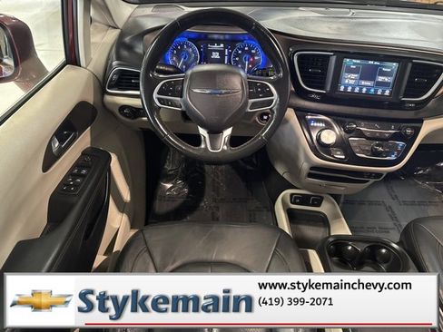 Used 2019 Chrysler Pacifica Touring-L image 5