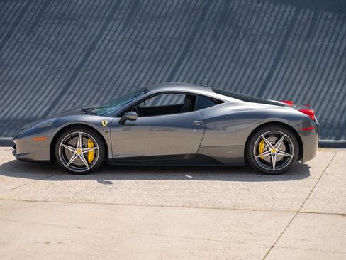 Used 2015 Ferrari 458 Italia Coupe RWD image 3
