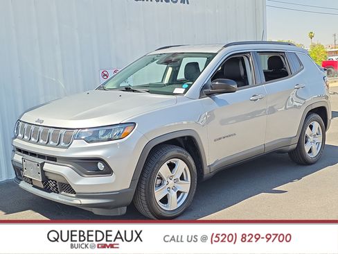 Used 2022 Jeep Compass Latitude FWD image 3