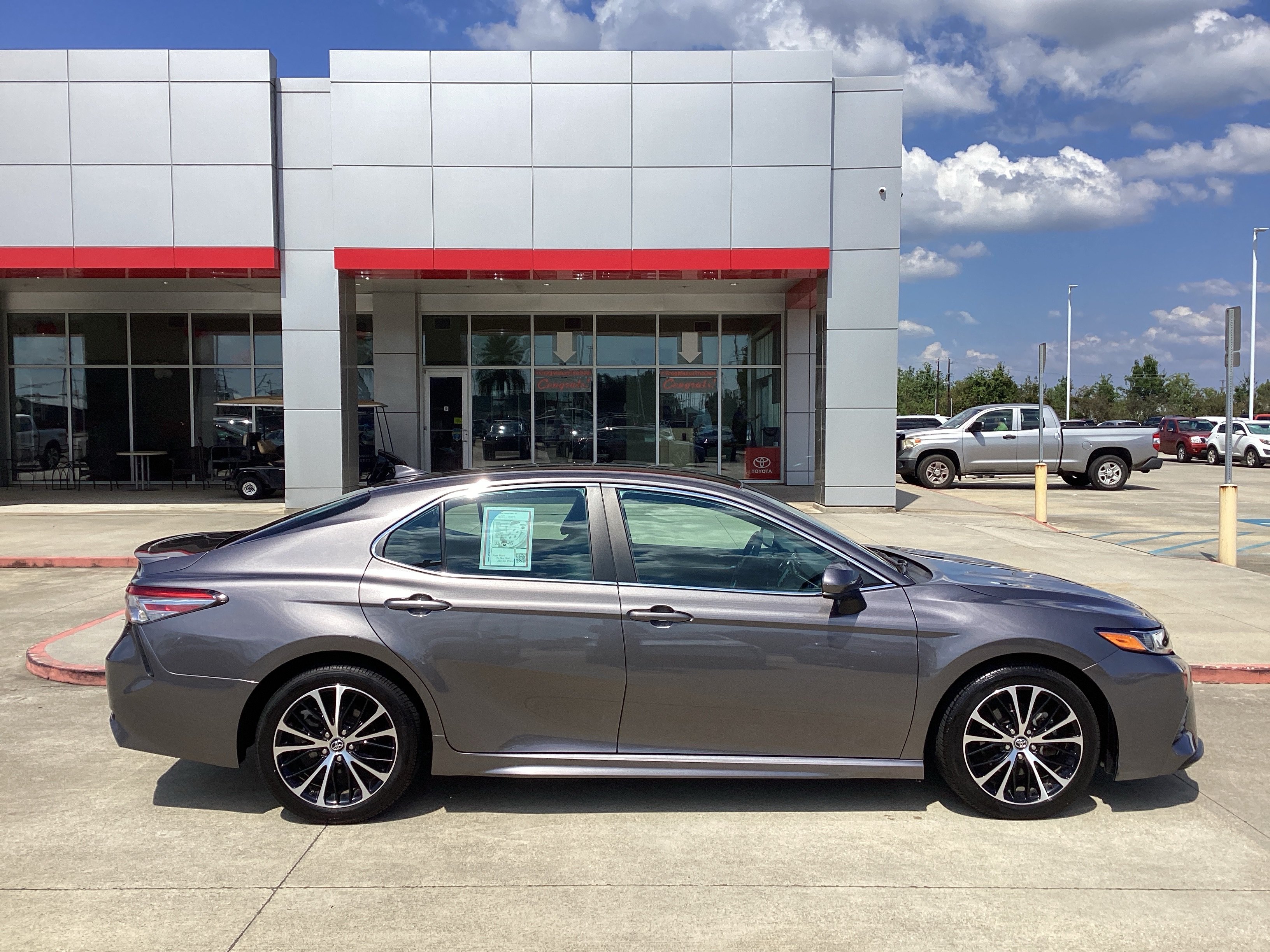 Used 2019 Toyota Camry SE FWD image 8