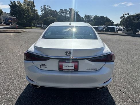 Used 2022 Lexus ES 350 image 4