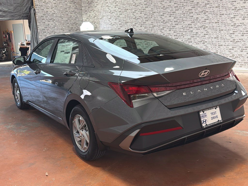 New 2026 Hyundai Elantra SE FWD image 5