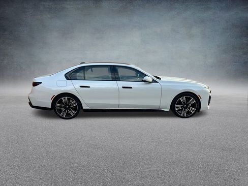 Used 2025 BMW 760i xDrive w/ Executive Package image 10