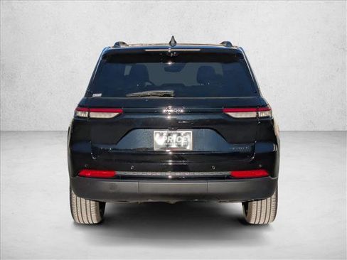 Used 2025 Jeep Grand Cherokee Limited w/ Luxury Tech Group II image 7