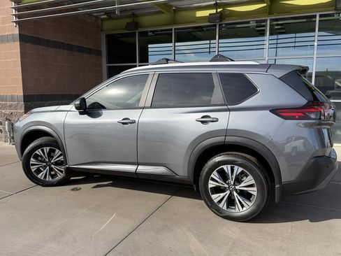 Used 2023 Nissan Rogue SV w/ SV Premium B Package image 5