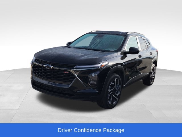 Used 2025 Chevrolet Trax RS w/ Sunroof Package FWD image 3