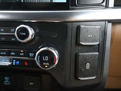 Used 2021 Ford F150 Lariat w/ Trailer Tow Package image 28