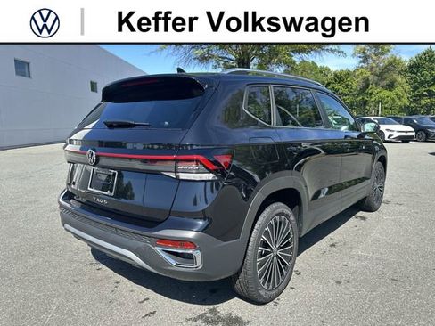 New 2026 Volkswagen Taos SE FWD image 5