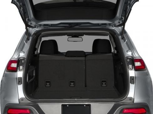 Used 2018 Jeep Cherokee Latitude image 15