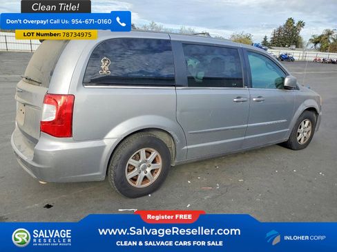 Used 2013 Chrysler Town & Country Touring image 4