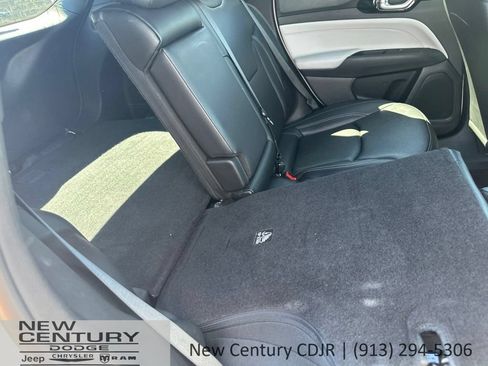 Used 2025 Jeep Compass Limited AWD/4WD image 17