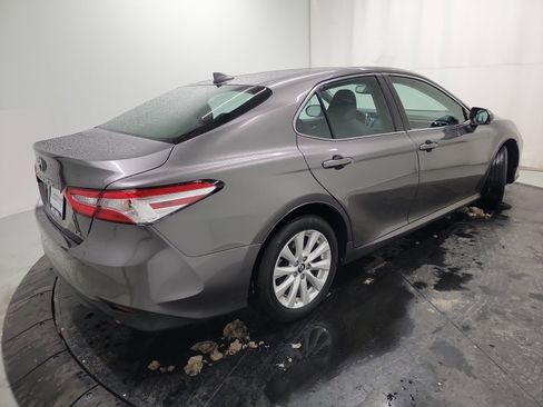 Used 2019 Toyota Camry LE image 9