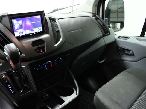 Used 2018 Ford Transit 150 XLT image 18