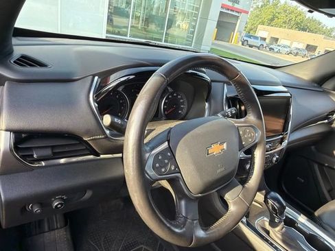 Used 2022 Chevrolet Traverse LT w/ LT Premium Package AWD/4WD image 10