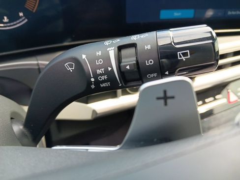 Used 2025 Hyundai Santa Fe SEL FWD image 16