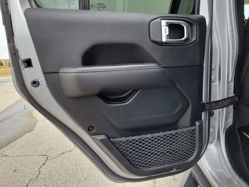 Used 2021 Jeep Wrangler Unlimited Sahara image 12