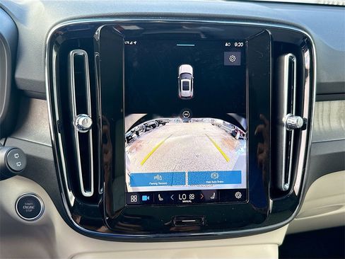 Used 2024 Volvo XC40 B5 Plus image 15