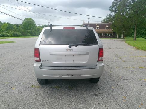 Used 2010 Jeep Grand Cherokee Laredo AWD/4WD image 13
