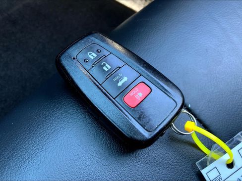 Used 2019 Toyota Camry XSE FWD image 15