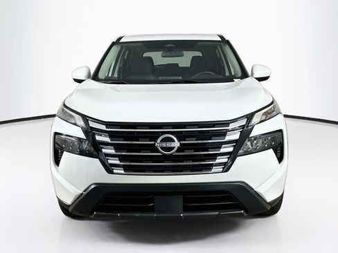 Used 2024 Nissan Rogue SV FWD image 2