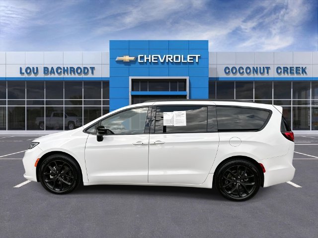 Used 2025 Chrysler Pacifica Limited FWD image 5