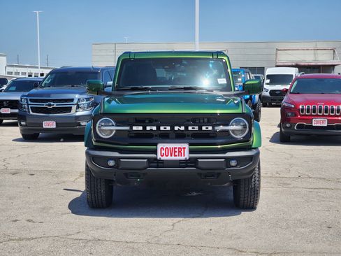Used 2025 Ford Bronco Outer Banks AWD/4WD image 2
