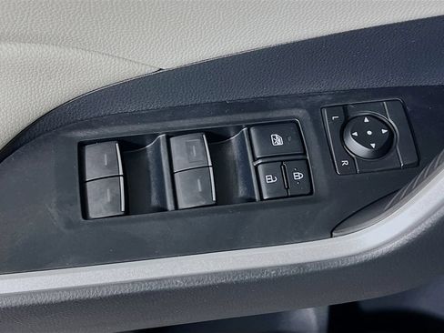 Used 2022 Toyota RAV4 XLE w/ Convenience Package AWD/4WD image 16