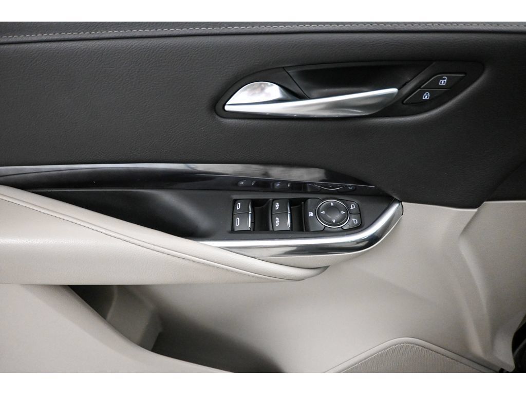 Used 2020 Cadillac XT4 Luxury w/ Cold Weather Package AWD/4WD image 10